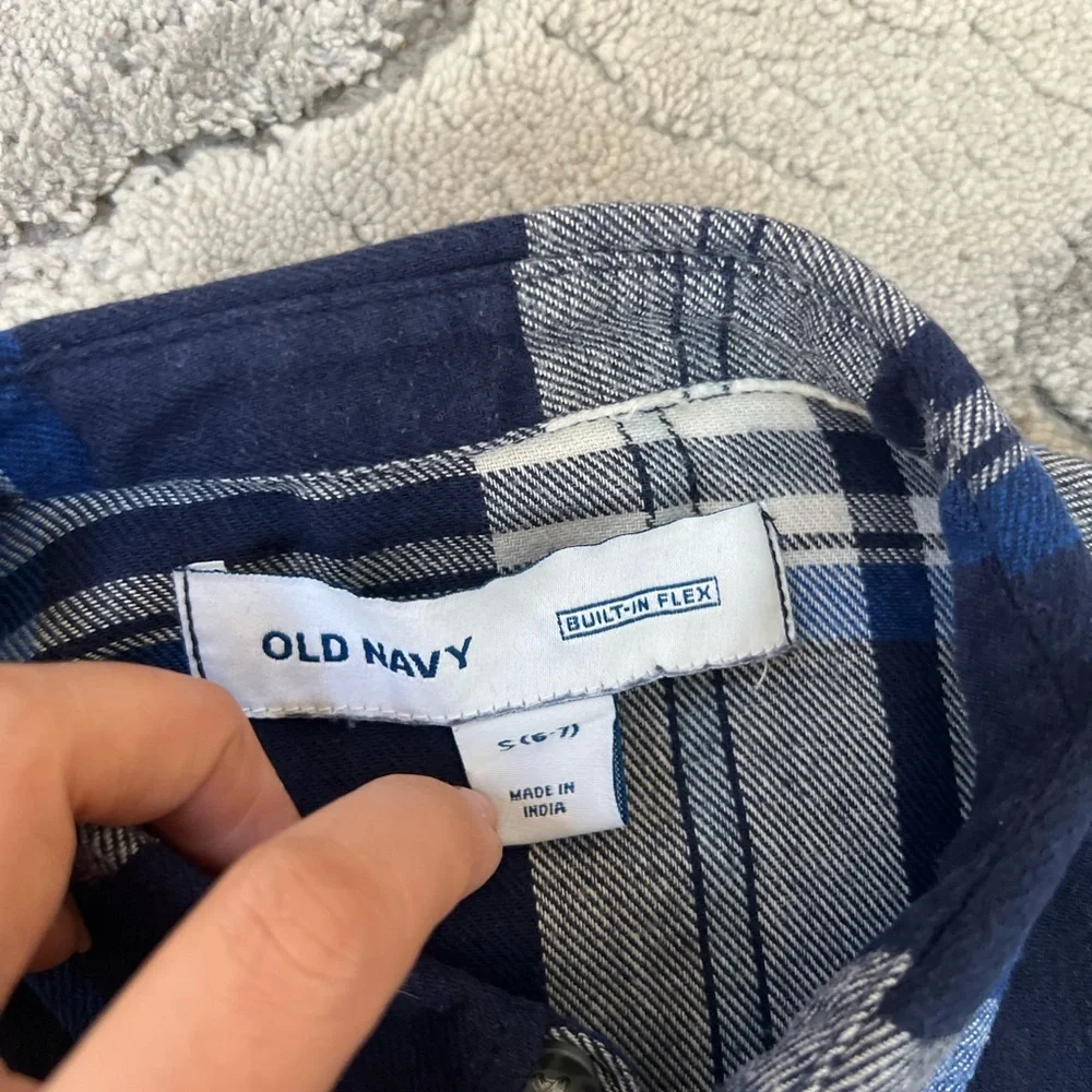 Old Navy Flannel shirt boys sz S (6-7)